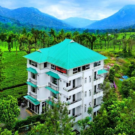 Lumino Winter Castle Hotel Pooppara Exterior photo