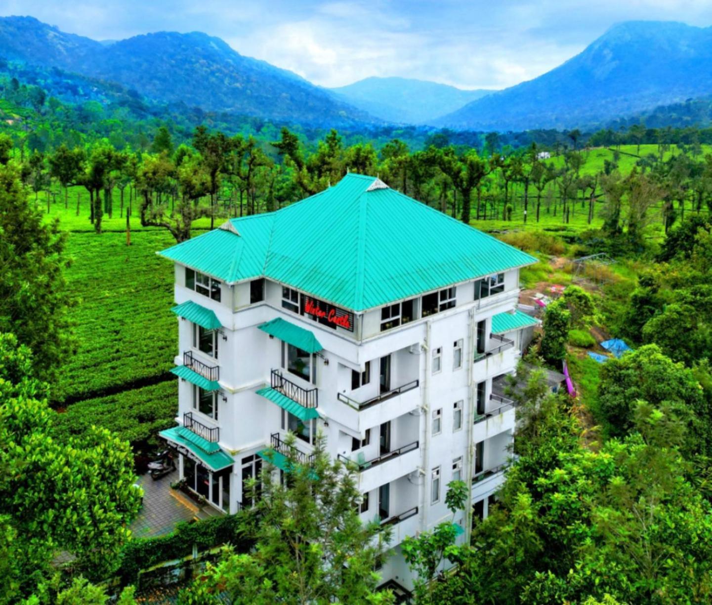 Lumino Winter Castle Hotel Pooppara Exterior photo