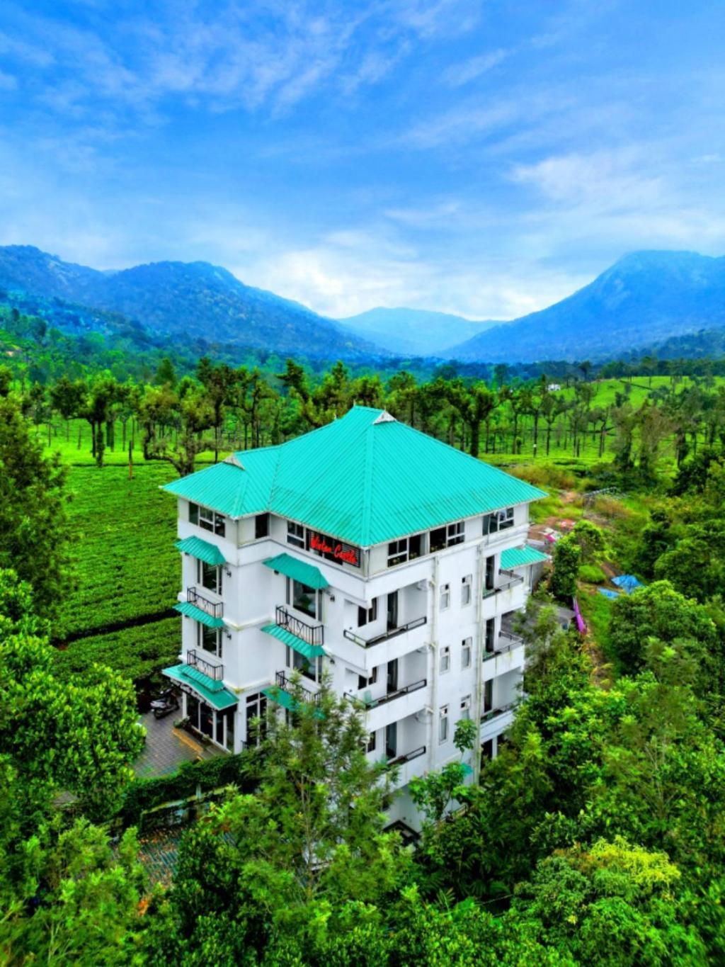 Lumino Winter Castle Hotel Pooppara Exterior photo